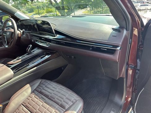Certified 2023 Cadillac Escalade ESV Premium Luxury Platinum w/ Heavy-Duty Trailer Package AWD/4WD image 38