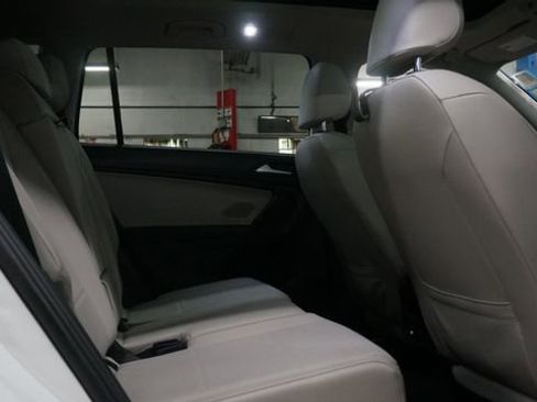 Certified 2021 Volkswagen Tiguan SE w/ Panoramic Sunroof Package image 50