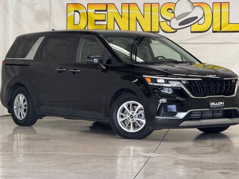 Used 2024 Kia Carnival LX FWD image 1
