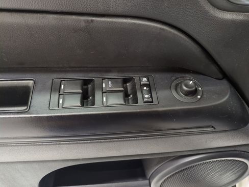 Used 2011 Jeep Compass Latitude AWD/4WD image 16