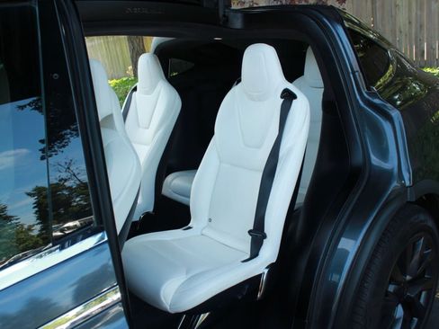 Used 2017 Tesla Model X 75D AWD/4WD image 24