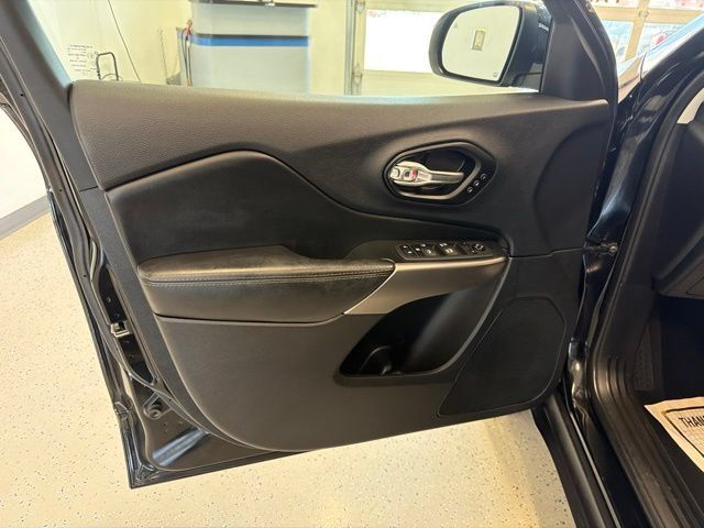 Used 2022 Jeep Cherokee Limited AWD/4WD image 40