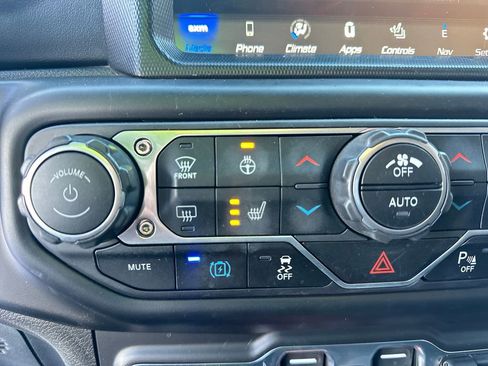 Used 2022 Jeep Wrangler Unlimited Sahara w/ Cold Weather Group image 25