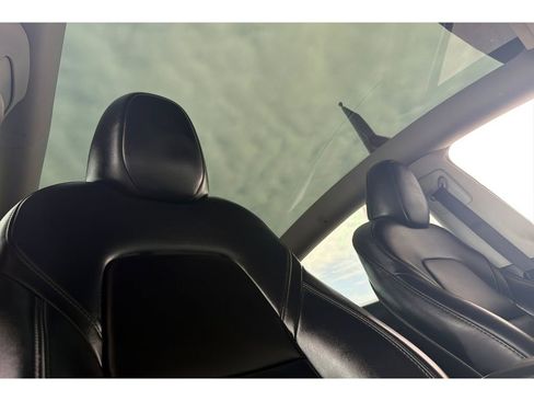 Used 2024 Tesla Model Y Long Range AWD/4WD image 19