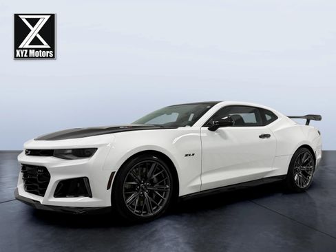 Used 2022 Chevrolet Camaro ZL1 RWD image 2