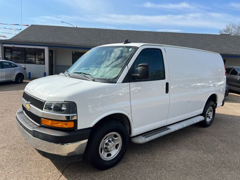Used 2022 Chevrolet Express 2500 w/ Driver Convenience Package image 3