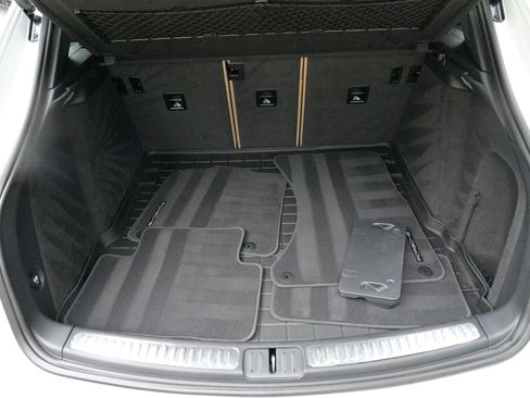 Used 2020 Porsche Macan image 44