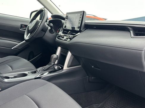 Used 2022 Toyota Corolla Cross LE image 18