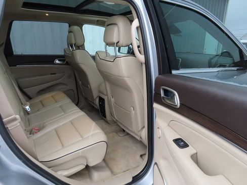 Used 2017 Jeep Grand Cherokee Overland w/ Jeep Active Safety Group image 30