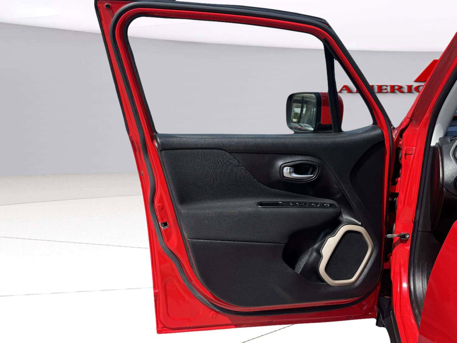 Used 2015 Jeep Renegade Latitude w/ Popular Equipment Group FWD image 17
