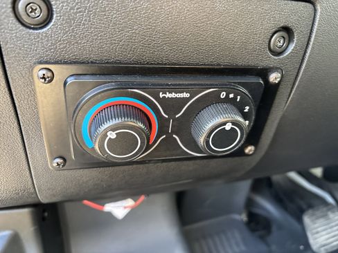 Used 2024 RAM ProMaster 2500 w/ Convenience Group image 11