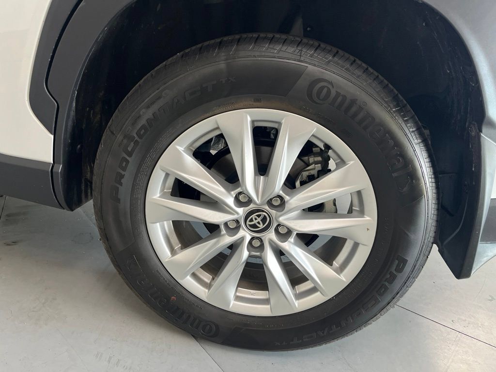 Used 2026 Toyota Corolla Cross LE AWD/4WD image 14