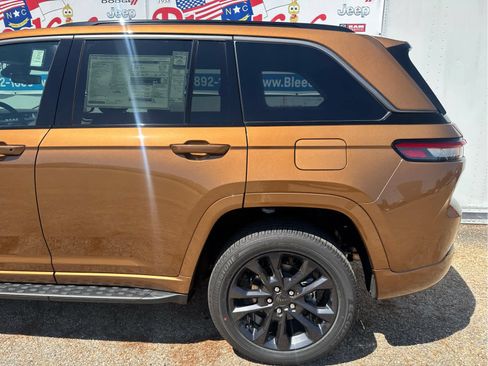 New 2026 Jeep Grand Cherokee Limited AWD/4WD image 17