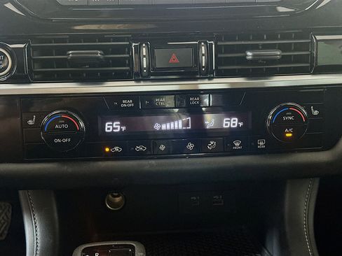 Used 2023 Nissan Pathfinder SV w/ Black Appearance Package AWD/4WD image 23