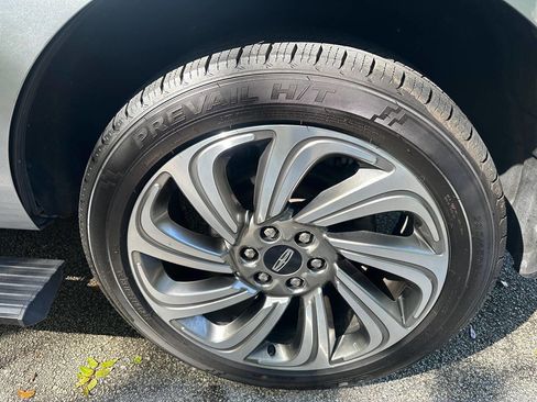 Used 2023 Lincoln Navigator Reserve image 22