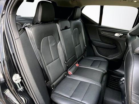 Used 2024 Volvo XC40 B5 Ultimate w/ Protection Package Premier image 21