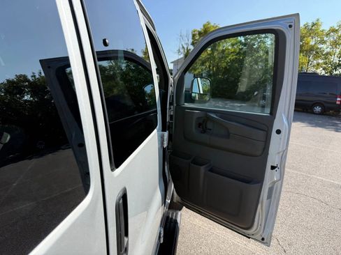 Used 2015 GMC Savana 3500 LT w/ LT Preferred Equipment Group image 37