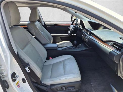 Used 2013 Lexus ES 350 w/ Luxury Pkg FWD image 19