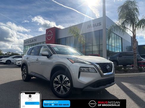 Used 2023 Nissan Rogue SV image 1