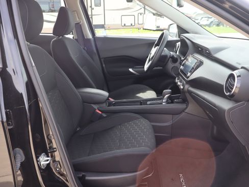 Used 2023 Nissan Kicks SV w/ Interior Electronics Package FWD image 12