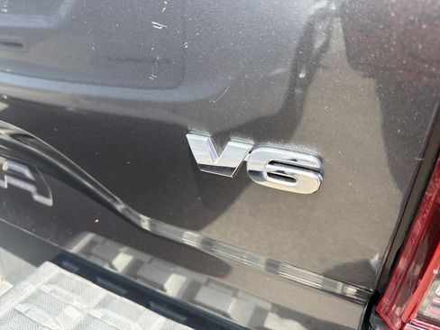 Used 2019 Toyota Tacoma SR5 AWD/4WD image 7