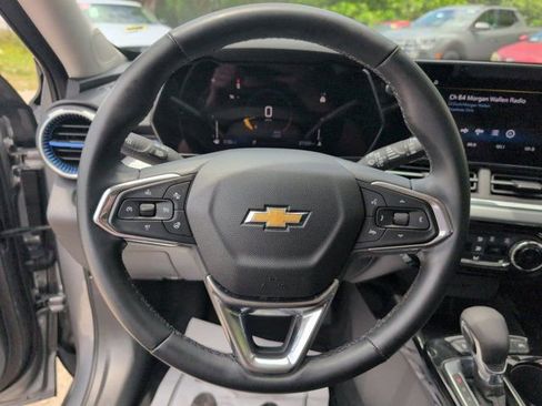 Used 2025 Chevrolet Trax LT w/ LT Convenience Package FWD image 22