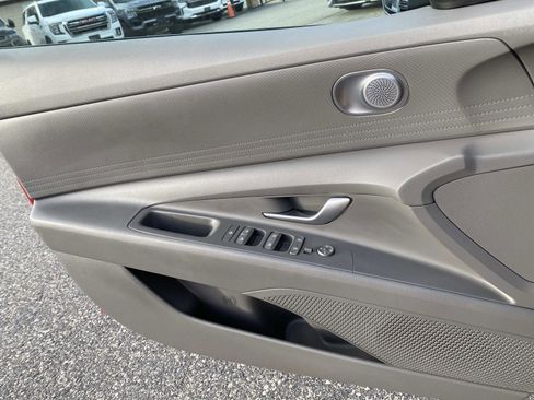 Used 2023 Hyundai Elantra SEL w/ Cargo Package image 16