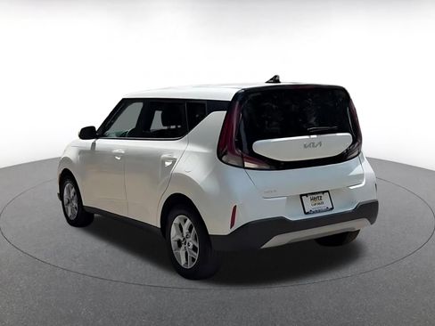 Used 2025 Kia Soul LX w/ LX Technology Package FWD image 11