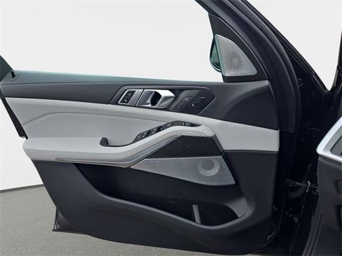 Used 2024 BMW X5 M60i image 30