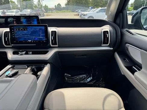 Certified 2025 Ford Expedition Max Active AWD/4WD image 19