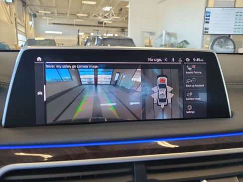 Used 2022 BMW 750i xDrive w/ M Sport Package image 26