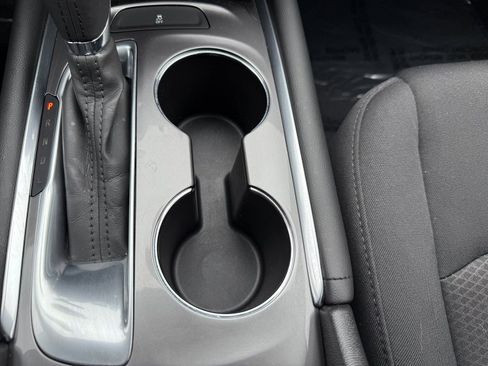 Used 2016 Chevrolet Malibu LT image 25