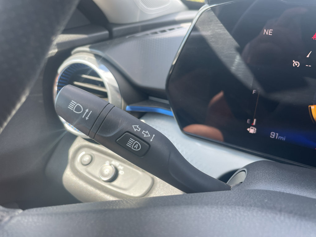 Used 2025 Chevrolet Trax LT FWD image 21