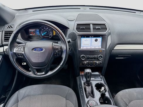 Used 2018 Ford Explorer XLT w/ Equipment Group 201A AWD/4WD image 14