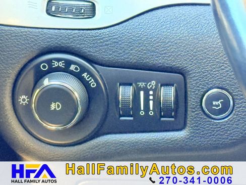 Used 2017 Jeep Cherokee Overland image 19