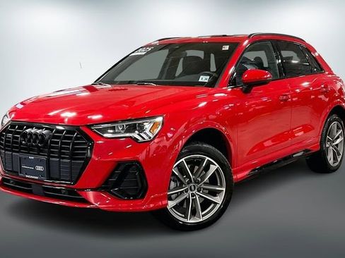 Certified 2025 Audi Q3 2.0T Premium w/ Convenience Package image 2