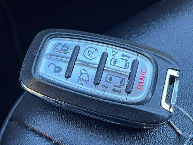 Used 2024 Chrysler Pacifica Touring-L FWD image 34