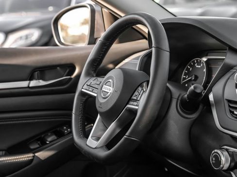 Used 2021 Nissan Altima 2.5 SV w/ SV Premium Package image 11