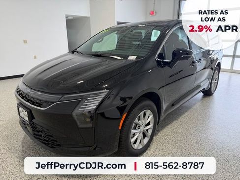 New 2027 Chrysler Pacifica Select AWD/4WD image 6