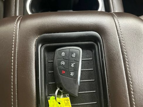 Used 2021 Chevrolet Suburban LT AWD/4WD image 40