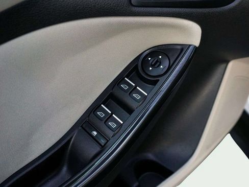 Used 2016 Ford Focus Electric Hatchback FWD image 17