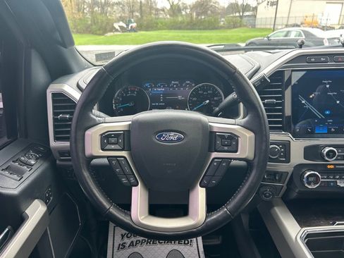 Used 2022 Ford F250 Lariat w/ Black Appearance Package image 4