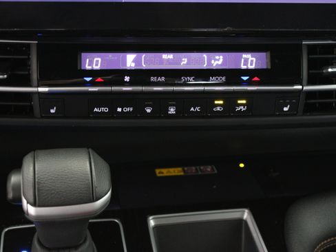 Certified 2025 Toyota Sienna XLE Woodland Edition AWD/4WD image 20
