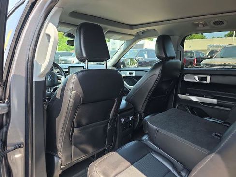 Certified 2022 Ford Explorer Limited w/ Equipment Group 301A AWD/4WD image 18
