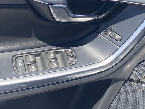 Used 2018 Volvo V60 T5 Dynamic w/ Vision Package FWD image 20
