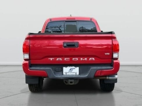 Used 2016 Toyota Tacoma TRD Sport image 4