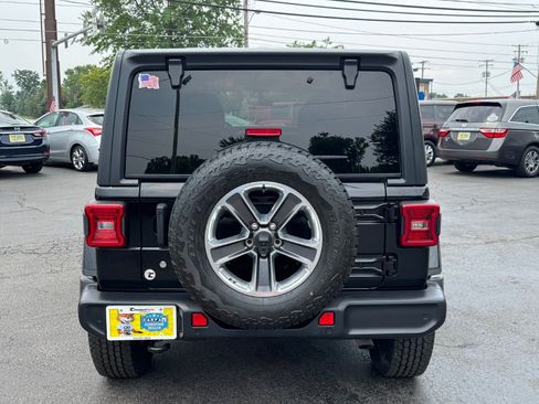 Used 2018 Jeep Wrangler Unlimited Sahara w/ Dual Top Group AWD/4WD image 6