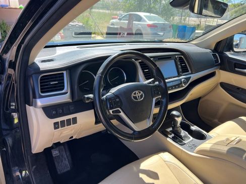 Used 2018 Toyota Highlander XLE AWD/4WD image 18