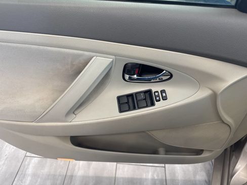 Used 2009 Toyota Camry XLE FWD image 22
