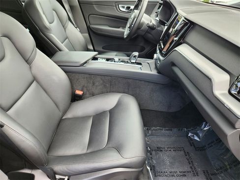 Used 2025 Volvo XC60 B5 Core image 17